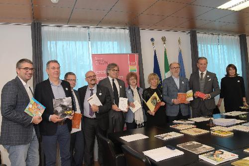 L'Esecutivo del Friuli Venezia Giulia ha aderito alla sesta edizione di "Un libro lungo un giorno", giornata regionale dedicata a letture e racconti ad alta voce in ogni angolo del territorio e a qualunque ora.